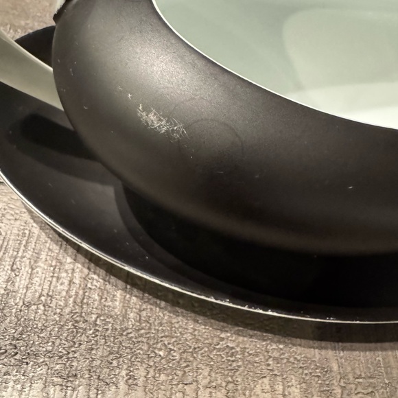 Two-Tone Ceramic Gravy Boat with Underplate - Black and White - Picture 5 of 8